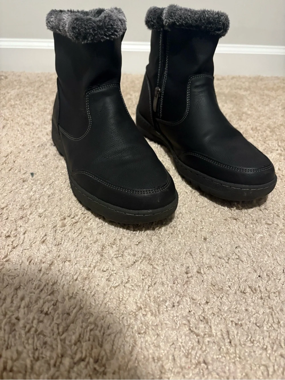 Khombu Women's Black Faux-Fur Winter Zip Boots